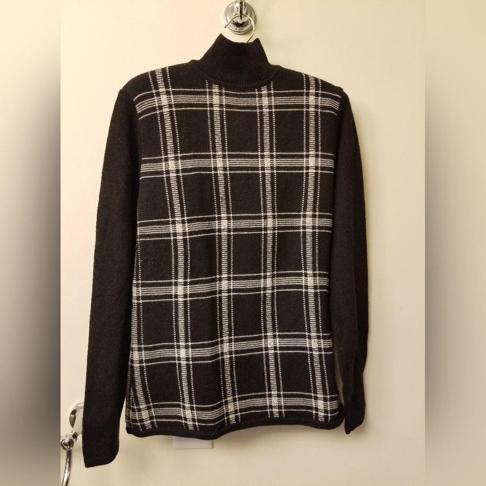 Ann Taylor Womans Sweater. Black and white windowpane pattern. 100% Merino wool.